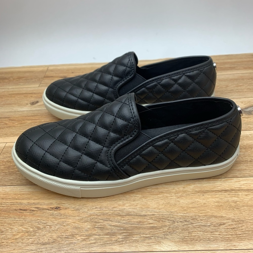Steve Madden Ecentrcq Slip-On Sneaker sz 6